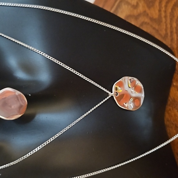CHLOE & ISABEL Silvertone Layered Hammered Disc Paillette Pendant Chain Necklace - Picture 4 of 6